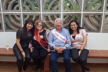 La plantilla de La Estación Cepsa San Juan fraterniza por Navidad (Foto TA)